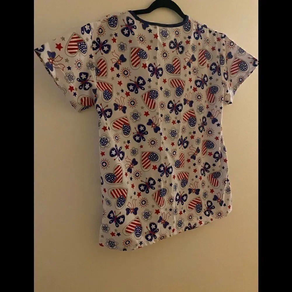 🥀wear for care Nursing Uniform Scrub Top- M - Picture 2 of 7